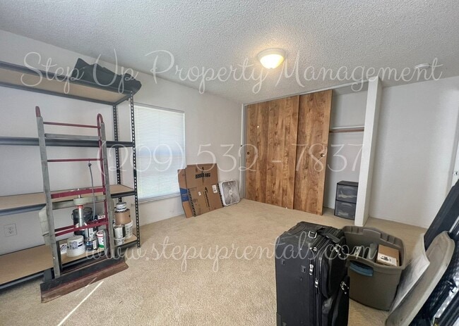 Building Photo - Charming 3 Bedroom Willow Springs Retreat Near Lake, Park & Clubhouse with Solar!