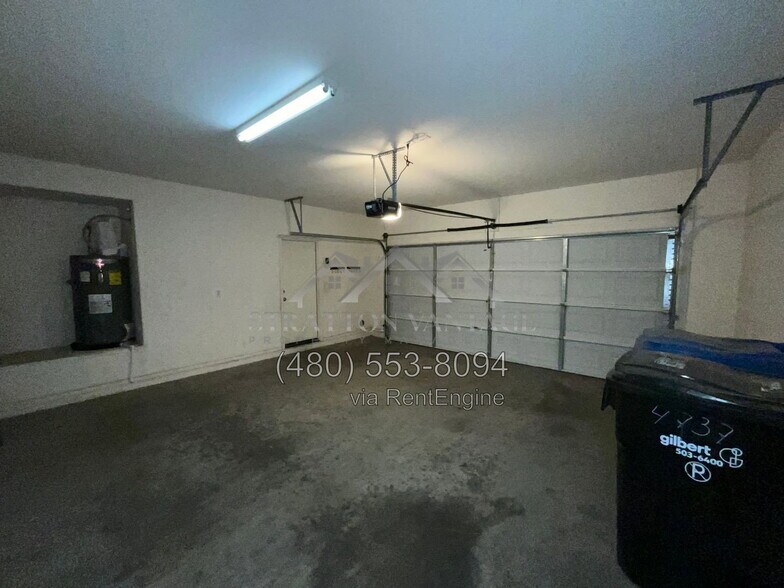 Building Photo - 4737 E Olney Ave