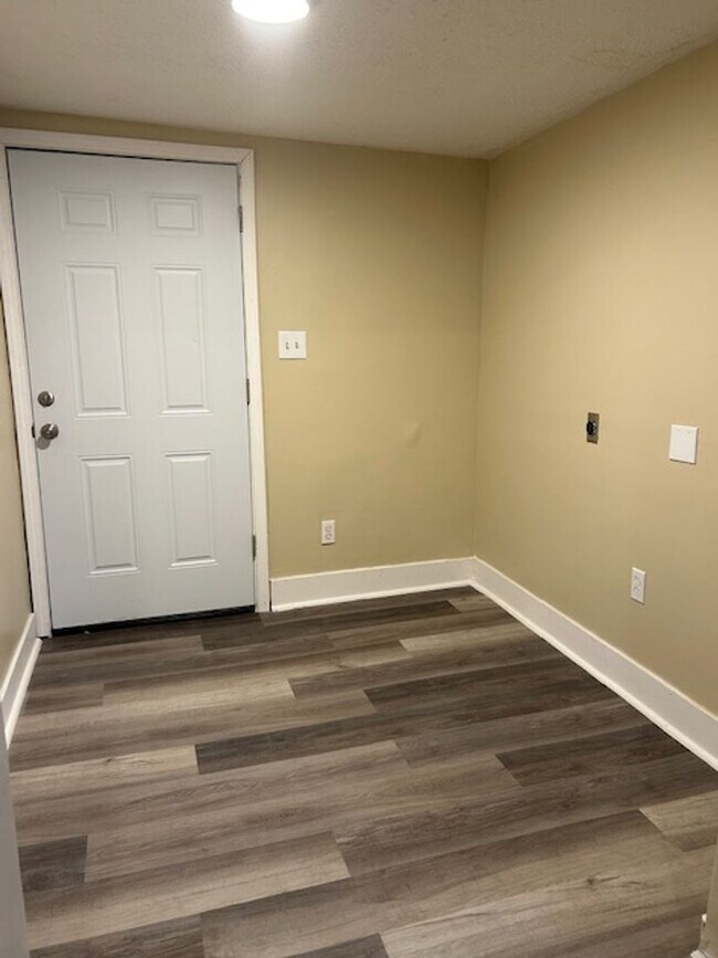 Building Photo - 820-822 HUFFMAN