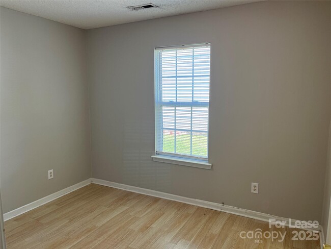 Building Photo - 6918 Kentucky Derby Dr