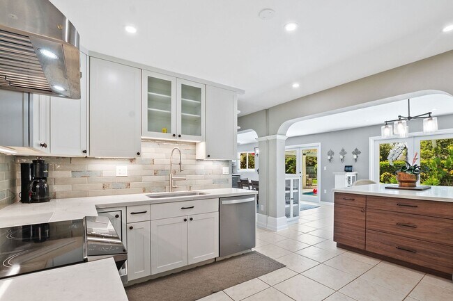Building Photo - Stunning 4BR/3BA Pool Home with Outdoor Oa...