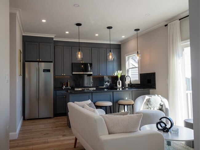 Building Photo - 93 Grove St