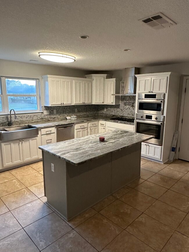 Building Photo - 701 Sarazen Dr