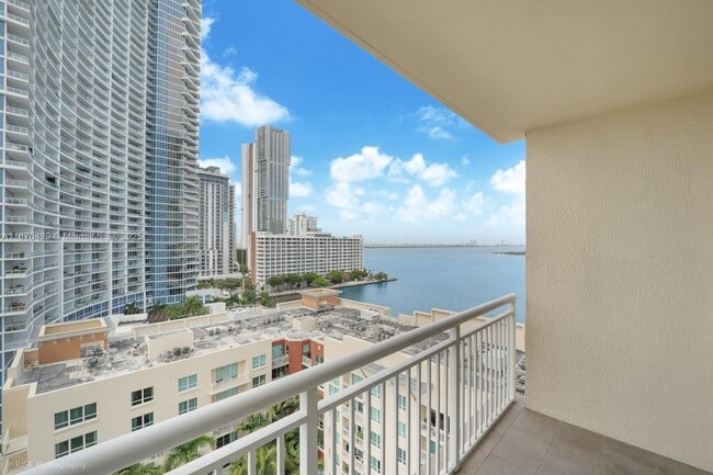 Building Photo - 2000 N Bayshore Dr