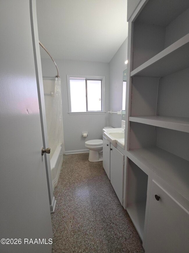 Building Photo - 203 Elmwood Dr