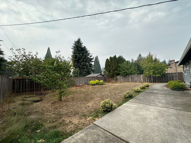 Building Photo - **PENDING** Perfect 4 Bed 2 Bath w/ Finish...