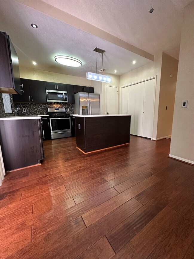 Building Photo - 2910 Grants Lake Blvd