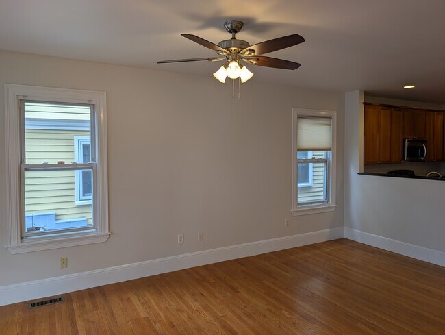 Building Photo - 40 Prince St