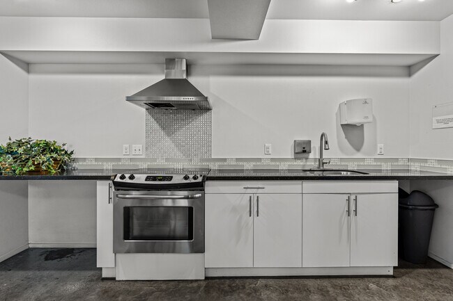 Building Photo - Horizon Greenwood Apartments