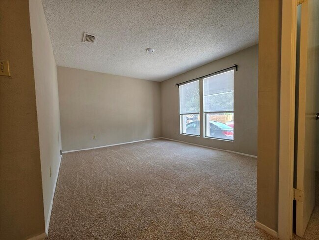 Building Photo - 11900 Alpheus Ave
