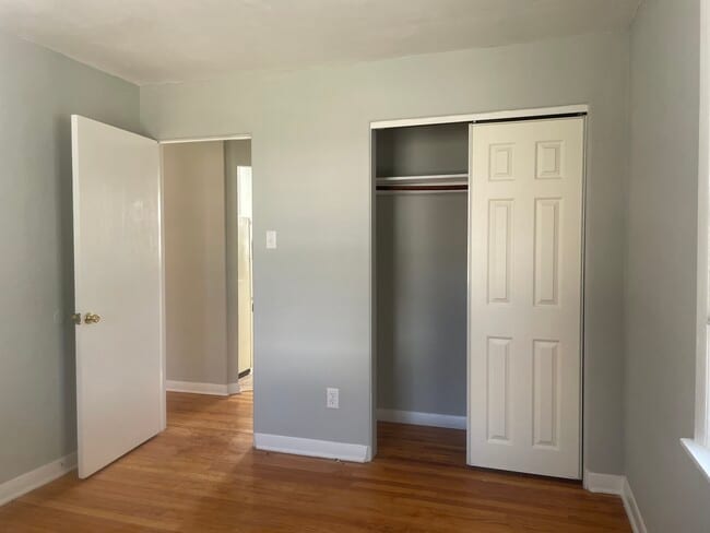 Building Photo - 100-104 E Stewart Rd