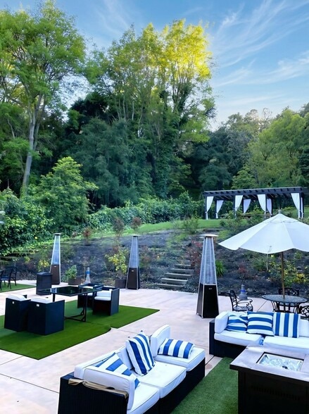 Building Photo - 1331 Roscomare Rd