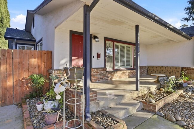 Building Photo - 9623 Adams St