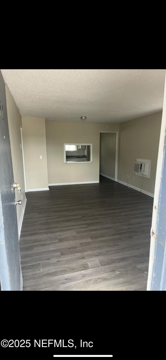Building Photo - 1110 Caliente Dr