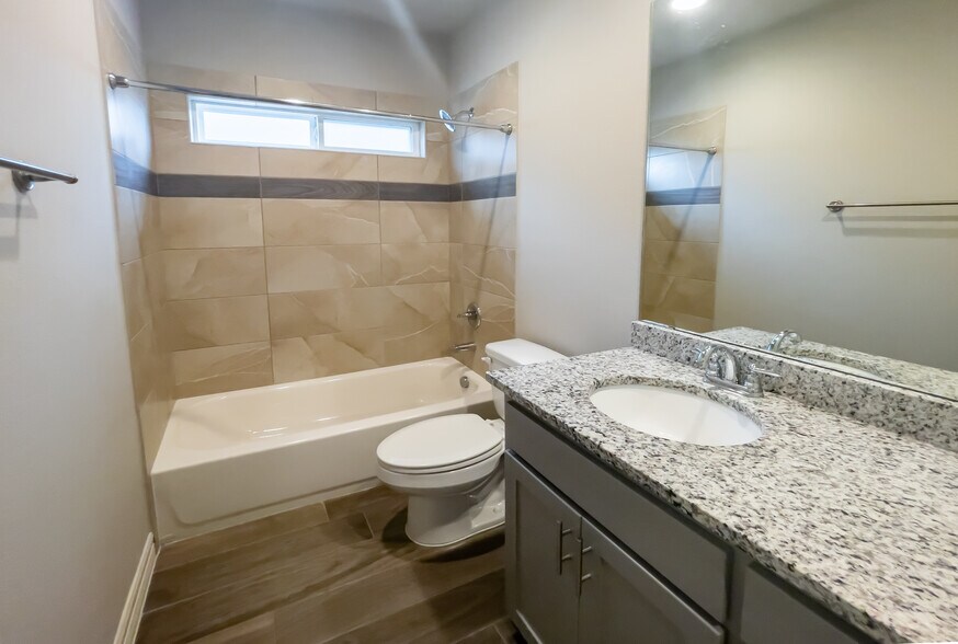 Guest / 2nd Bathroom - 108 Bailey Kay