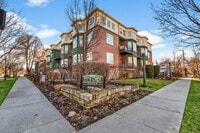 Building Photo - 2 Bedroom 2 Bathroom Condo in Hyde Park Place