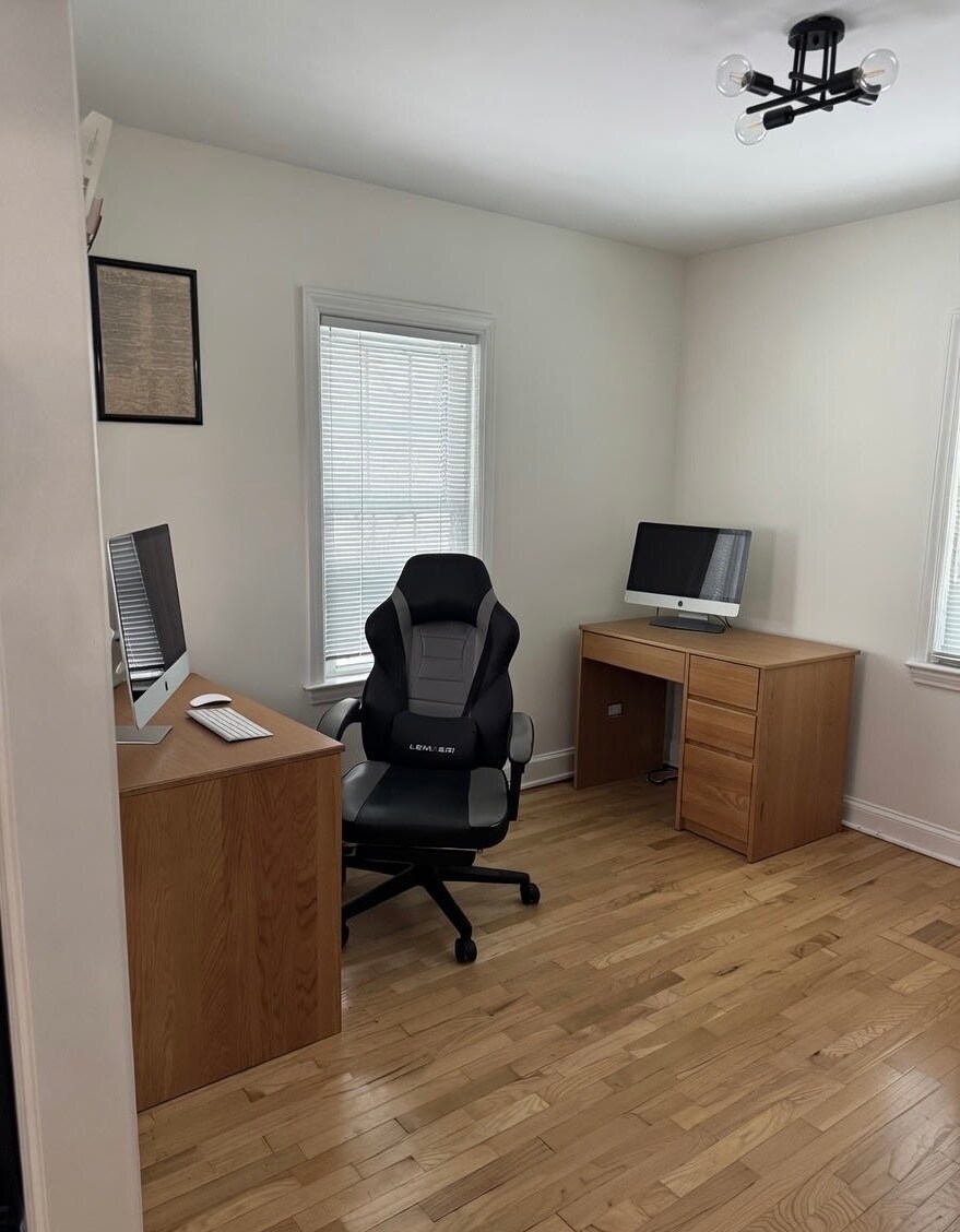 Building Photo - 1009 S Kinney Ave