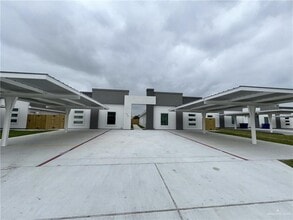 Building Photo - 8 Acacia St