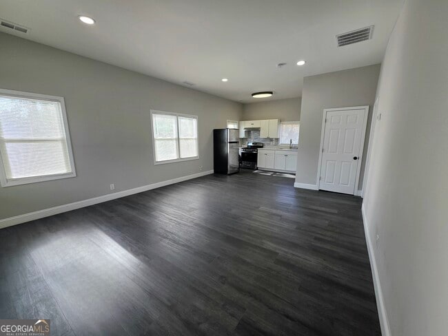 Building Photo - 1156 Clinton Rd