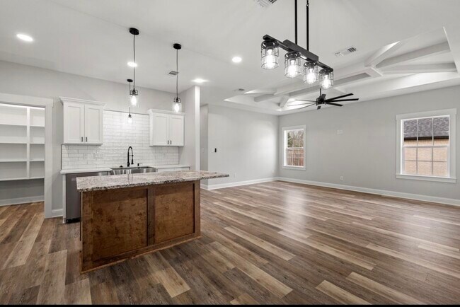 Building Photo - 524 Burk St