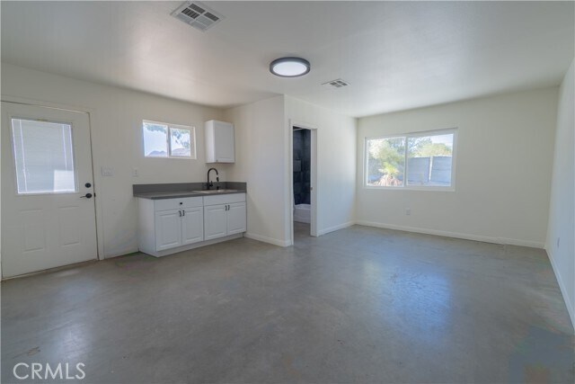 Building Photo - 61638 La Jolla Dr