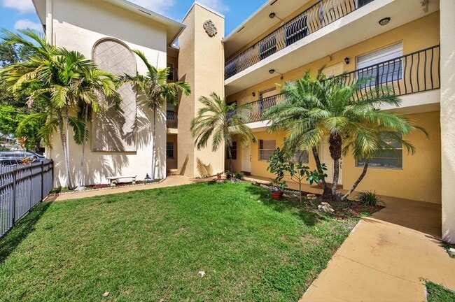 Building Photo - 901 NE 3rd St