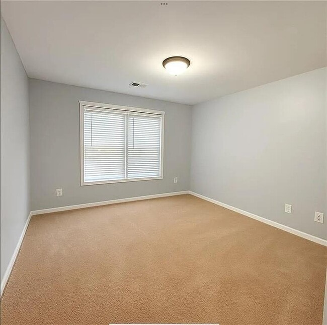 Building Photo - 1332 Melrose Woods Ln SE