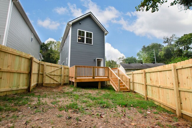 Building Photo - Pet Friendly Two Bedroom!