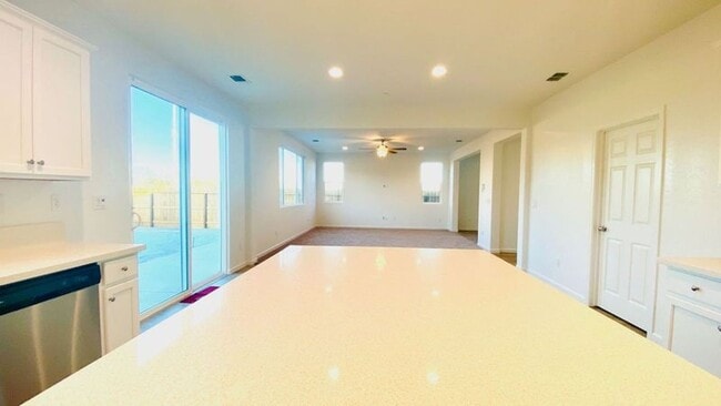 Building Photo - Beautiful Two Story Home in the Olivewood ...