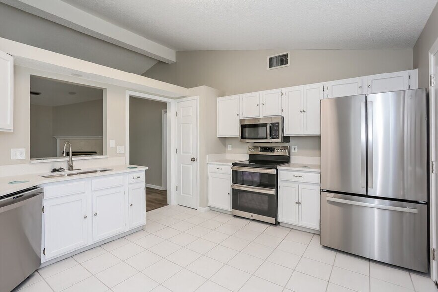 Building Photo - 12419 Long Lake Dr N