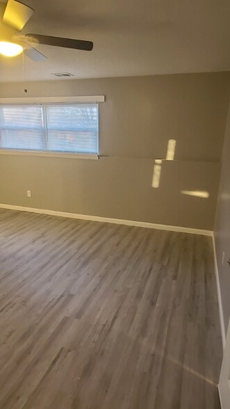 Building Photo - 215 Snead Dr