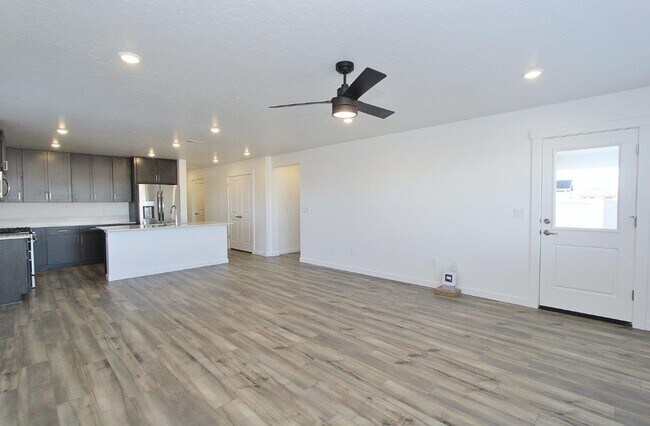 Building Photo - Immaculate Single-Level Home