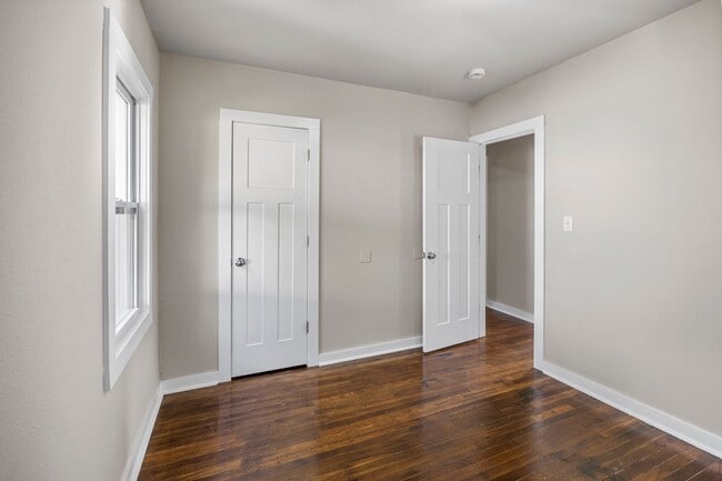 Building Photo - 417 E Wall Ave