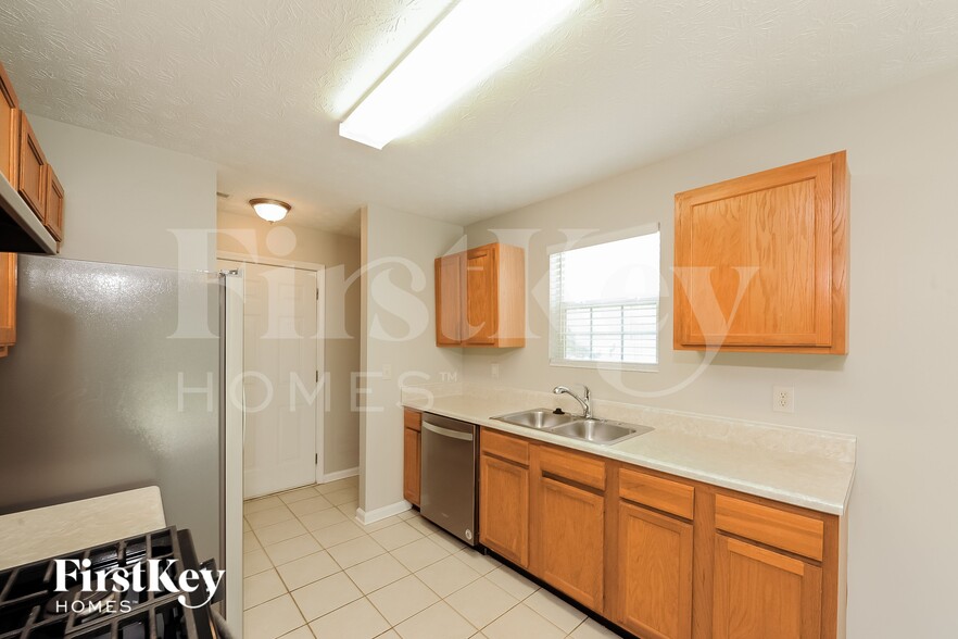 Building Photo - 5255 Hillcrest Glenn Dr