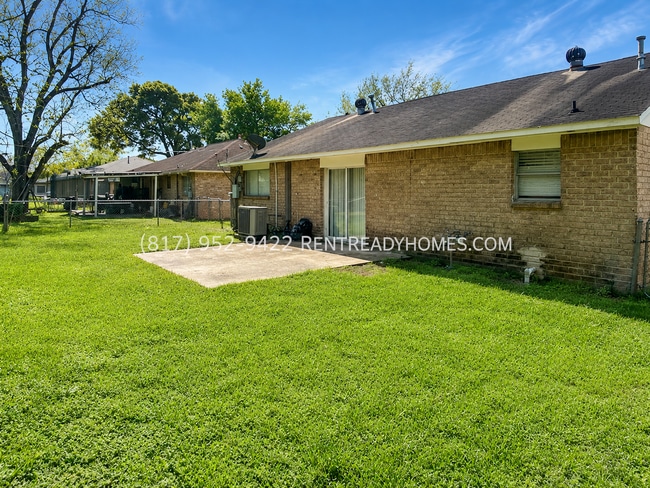Building Photo - 5606 Maywood Dr