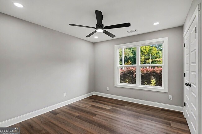 Building Photo - 520 Vineyard Rd