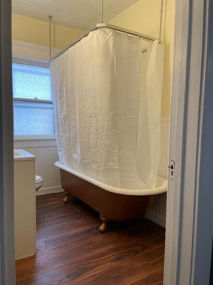 Bathroom - 220 Stevenson St