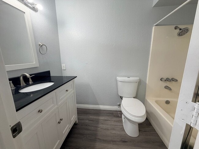 Building Photo - READY NOW! 3+2