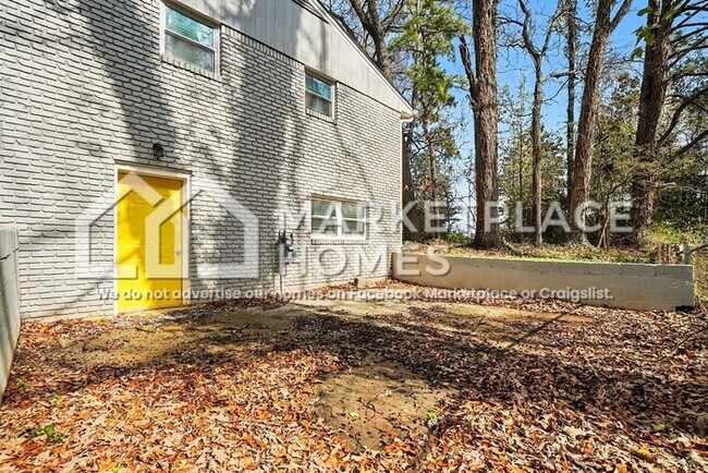 Building Photo - 2710 Dunmoreland Terrace