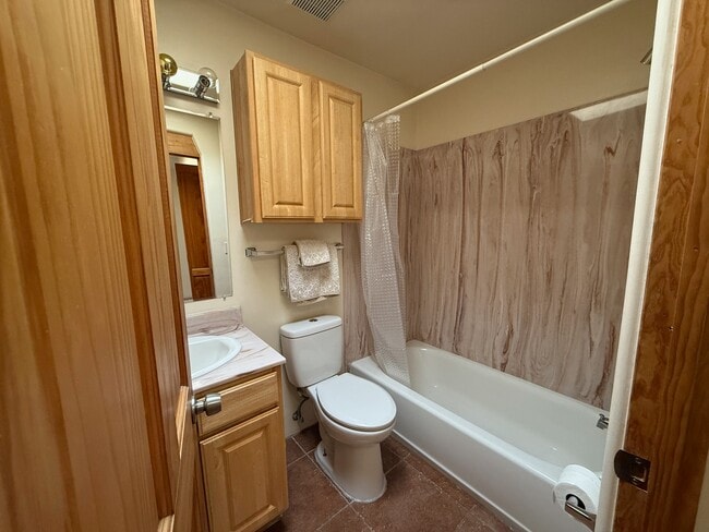 Building Photo - 1139 Harrison Rd