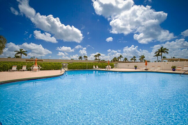 Building Photo - 2703 Dudley Dr W