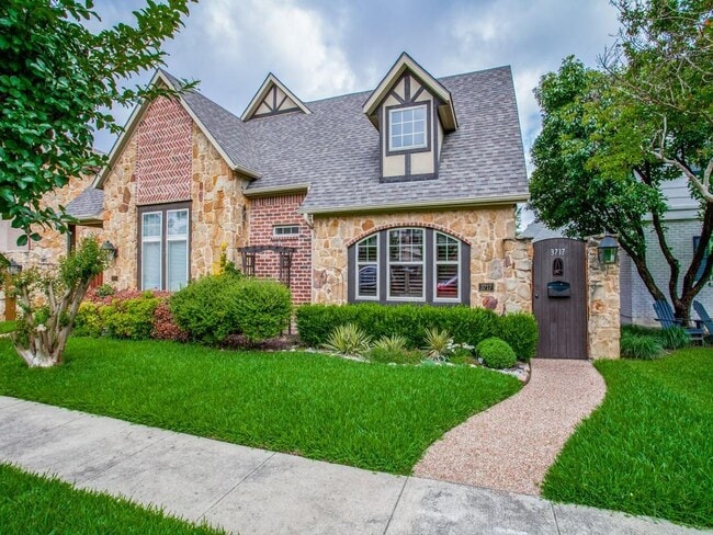 Building Photo - 3717 W Beverly Dr