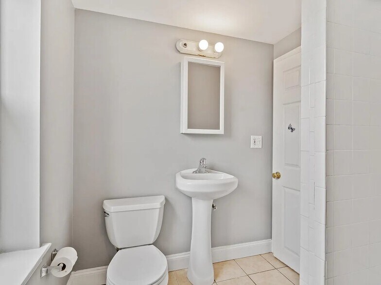 Building Photo - 203 S Springfield Rd