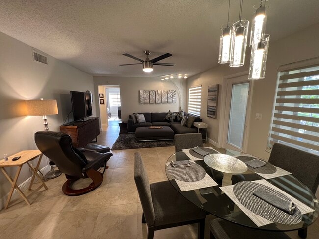 Building Photo - 221 Pine HOV Cir