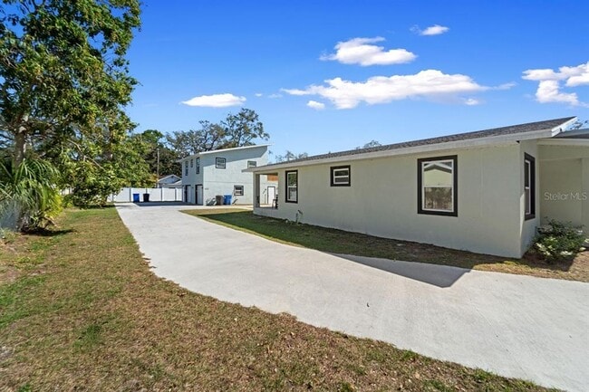 Building Photo - 1650 14th St S