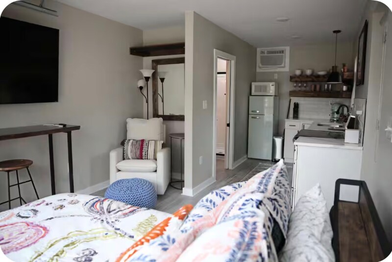 Building Photo - 5920 Rosslyn Ave