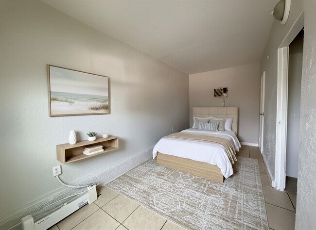 Building Photo - 900 40th St S