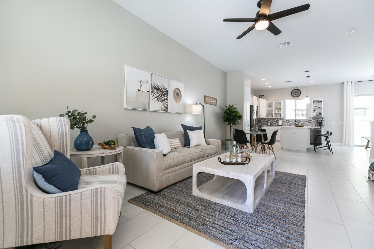 Building Photo - 1367 S Country Club Dr