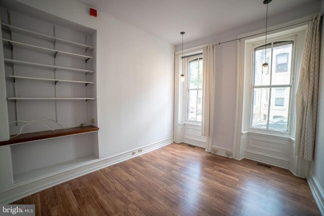 Building Photo - 141 N 21st St