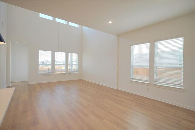 Building Photo - 1250 N Roger Hanks Pkwy